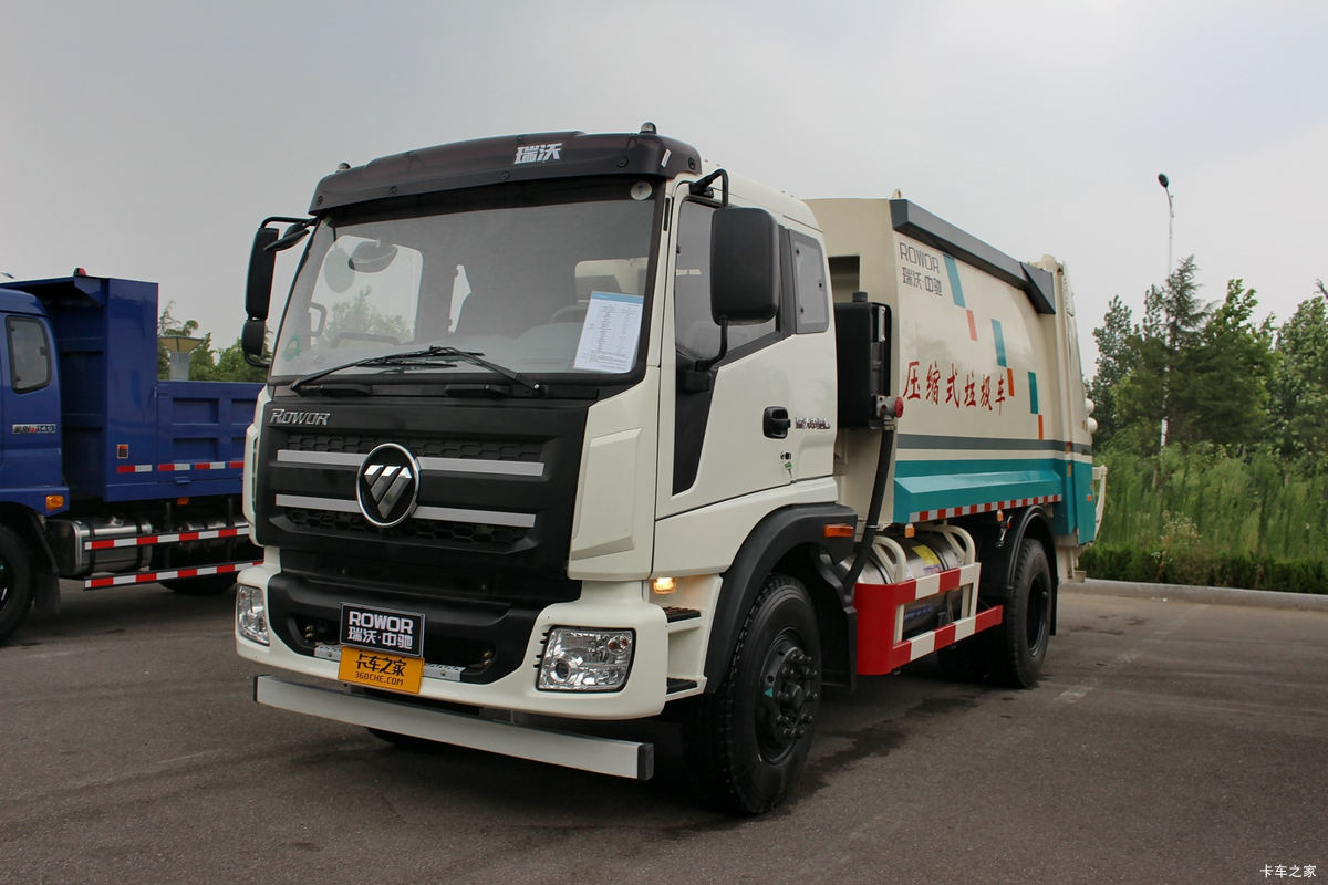 福田 瑞沃Q5 141马力 4X2 压缩式垃圾车