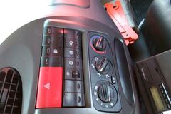 江淮 格尔发K3中卡 160马力 4X2 6.8米排半载货车(HFC1161PZ5K1E1AF)