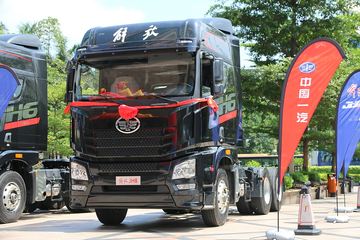 青岛解放 JH6重卡 460马力 6X4牵引车(CA4250P25K2T1E4)