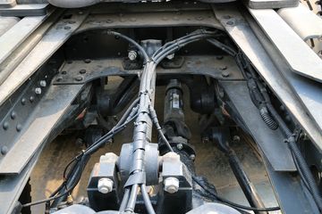 �����ؿ� ����F3000 350���� 6X4 LNGǣ����(��Ȼ�����䳵)(SX4256NT384T)ͼƬ