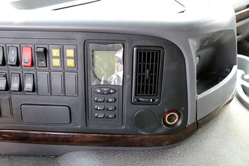 �й����� HOWO�ؿ� 380���� 6X4 CNGǣ����(��Ȼ�����䳵)(ZZ4257N3847E1CB)ͼƬ