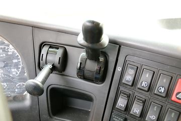 �й����� HOWO�ؿ� 380���� 6X4 CNGǣ����(��Ȼ�����䳵)(ZZ4257N3847E1CB)ͼƬ