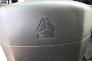 �й����� HOWO�ؿ� 380���� 6X4 CNGǣ����(��Ȼ�����䳵)(ZZ4257N3847E1CB)ͼƬ