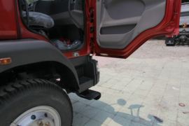 乘龙M3&nbsp;牵引车驾驶室                                               图片