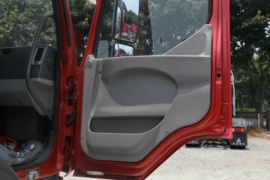 乘龙M3&nbsp;牵引车驾驶室                                               图片