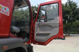 乘龙M3&nbsp;牵引车驾驶室                                               图片