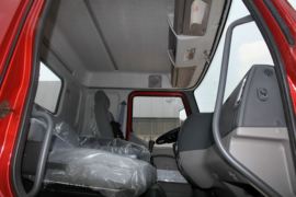 乘龙M3&nbsp;牵引车驾驶室                                               图片