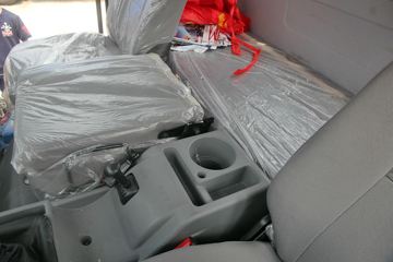 һ����� J6L�п� 220���� 4X2ǣ����ͼƬ