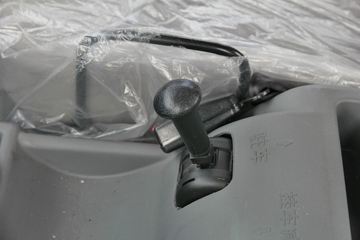 һ����� J6L�п� 220���� 4X2ǣ����ͼƬ