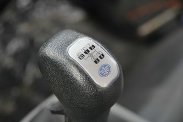 һ����� J6L�п� 220���� 4X2ǣ����ͼƬ