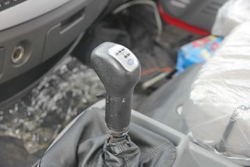 һ����� J6L�п� 220���� 4X2ǣ����ͼƬ