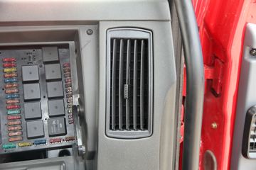 һ����� J6L�п� 220���� 4X2ǣ����ͼƬ