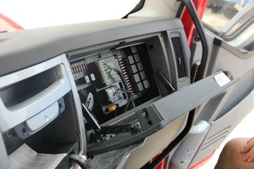 һ����� J6L�п� 220���� 4X2ǣ����ͼƬ