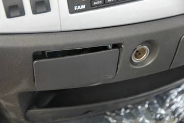 һ����� J6L�п� 220���� 4X2ǣ����ͼƬ