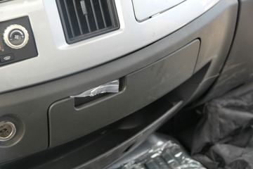 һ����� J6L�п� 220���� 4X2ǣ����ͼƬ