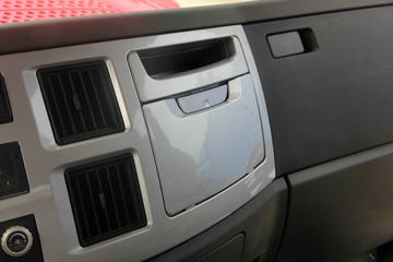 һ����� J6L�п� 220���� 4X2ǣ����ͼƬ