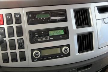 һ����� J6L�п� 220���� 4X2ǣ����ͼƬ