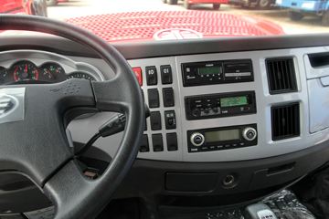 һ����� J6L�п� 220���� 4X2ǣ����ͼƬ