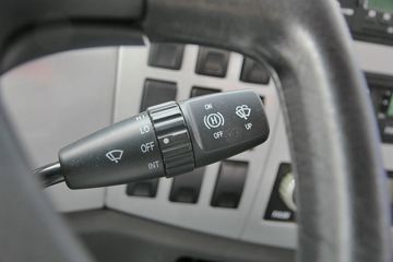 һ����� J6L�п� 220���� 4X2ǣ����ͼƬ