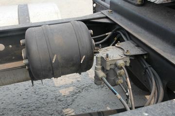 һ����� J6L�п� 220���� 4X2ǣ����ͼƬ