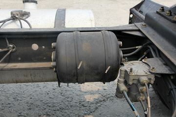 һ����� J6L�п� 220���� 4X2ǣ����ͼƬ