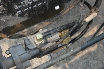 һ����� J6L�п� 220���� 4X2ǣ����ͼƬ