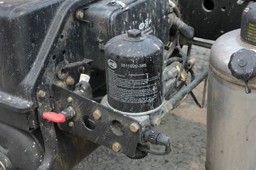 һ����� J6L�п� 220���� 4X2ǣ����ͼƬ