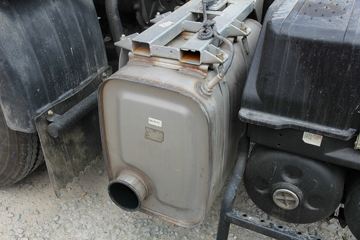 һ����� J6L�п� 220���� 4X2ǣ����ͼƬ