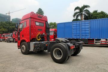 解放J6M&nbsp;牵引车外观                                                图片