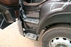 中国重汽 斯太尔D7B重卡 380马力 6X2牵引车(ZZ4253N27C1D1N)