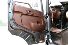 中国重汽 斯太尔D7B重卡 380马力 6X2牵引车(ZZ4253N27C1D1N)