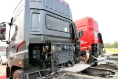 中国重汽 斯太尔D7B重卡 380马力 6X2牵引车(ZZ4253N27C1D1N)