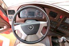 中国重汽 斯太尔M5G重卡 310马力 8X4 9.6米仓栅式载货车(ZZ1313N466GD1)
