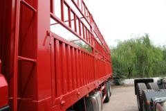 中国重汽 斯太尔M5G重卡 310马力 8X4 9.6米仓栅式载货车(ZZ1313N466GD1)