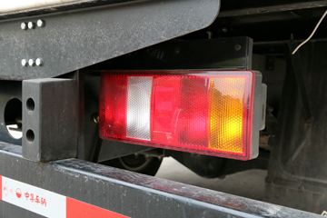йHOWO ͳ˧ 129 4.2׵ʽῨ(ZZ5047XXYF341BD1Y45)ͼƬ