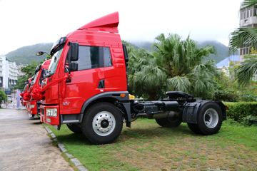 龙V&nbsp;牵引车外观                                                图片