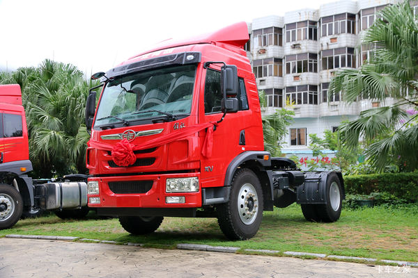 青岛解放龙V190马力 6档 4X2 牵引车