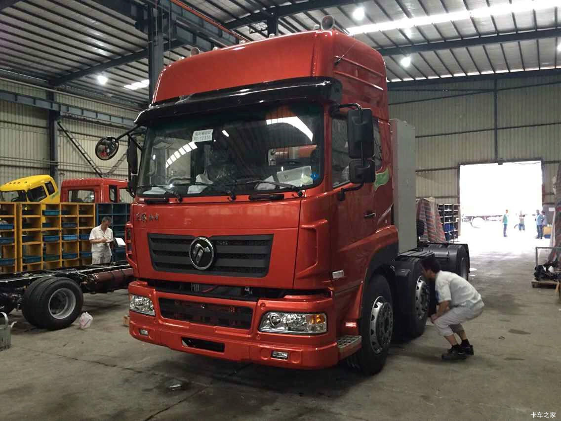 东风 特商重卡 350马力 6X2 LNG牵引车