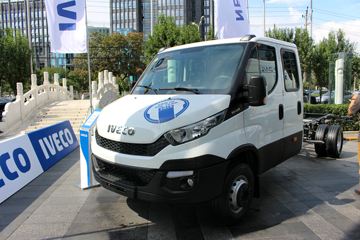 依维柯 新DAILY 170马力 双排封闭厢式货车底盘