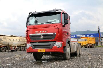 中国重汽 HOWO T7H重卡 540马力 6X4 平顶牵引车(ZZ4257V324HD1B)