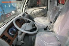 东风 多利卡D6 115马力 4X2 3300轴距单排危化品运输车底盘