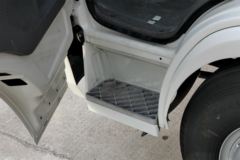 东风 多利卡D6 115马力 4X2 3300轴距单排危化品运输车底盘