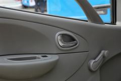 东风 多利卡D6 115马力 4X2 3300轴距单排危化品运输车底盘