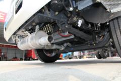 东风 多利卡D6 115马力 4X2 3300轴距单排危化品运输车底盘