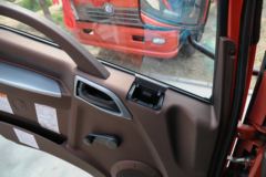 重汽王牌 7系中卡 160马力 4X2 6.1米仓栅式载货车底盘(CDW5121CCYHA1R4)