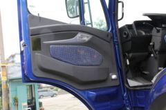 中国重汽 豪瀚J5G重卡 340马力 8X4 9.5米栏板载货车(ZZ1315N4663D1)