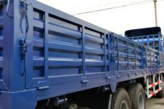 中国重汽 豪瀚J5G重卡 340马力 8X4 9.5米栏板载货车(ZZ1315N4663D1)
