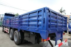 中国重汽 豪瀚J5G重卡 340马力 8X4 9.5米栏板载货车(ZZ1315N4663D1)