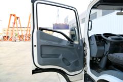 跃进 超越C300-33 125马力 4.1米单排厢式轻卡(飞翼)(NJ5041XXYZFDCMZ)