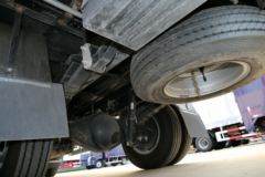 跃进 超越C300-33 125马力 4.1米单排厢式轻卡(飞翼)(NJ5041XXYZFDCMZ)